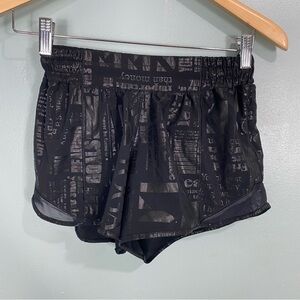 Lululemon Manifesto Foil 20YR Hotty Hot Shorts Black Sz 4 Tall 4” W7BCIT‎